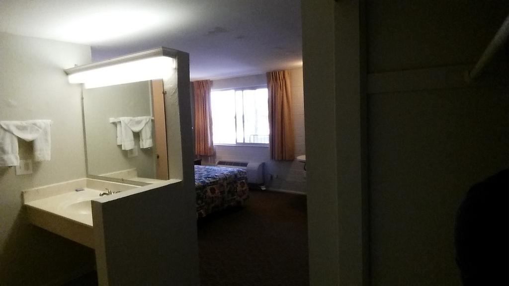 Riviera Motor Lodge Тусон Экстерьер фото
